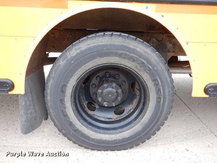 image for item KP9512 2007 Thomas Built B2  school bus