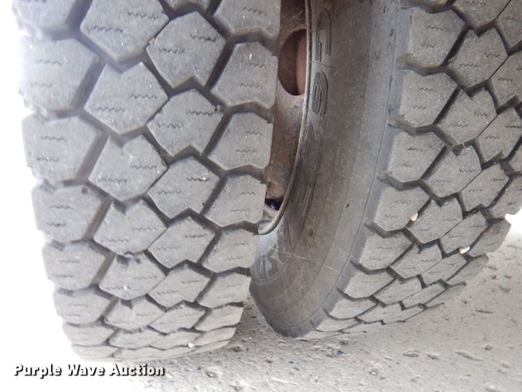 image for item KP9512 2007 Thomas Built B2  school bus