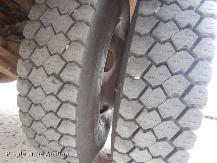 image for item KP9512 2007 Thomas Built B2  school bus