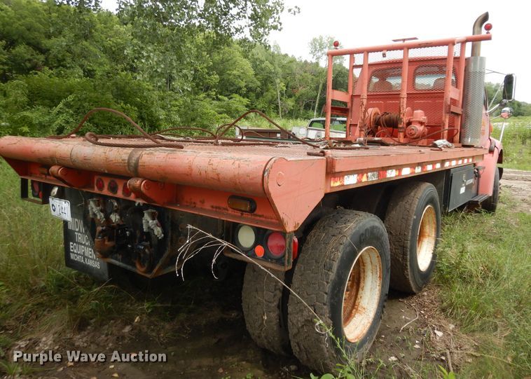 image for item KS9795 2001 Sterling L9500  winch truck