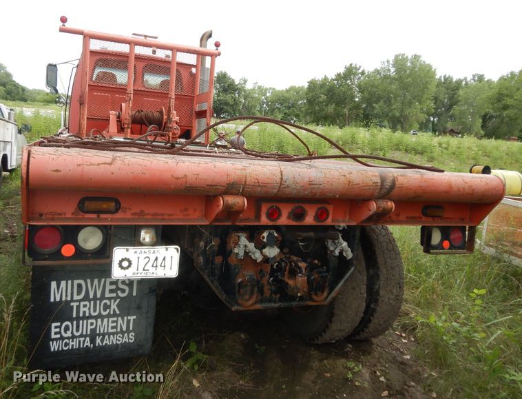 image for item KS9795 2001 Sterling L9500  winch truck