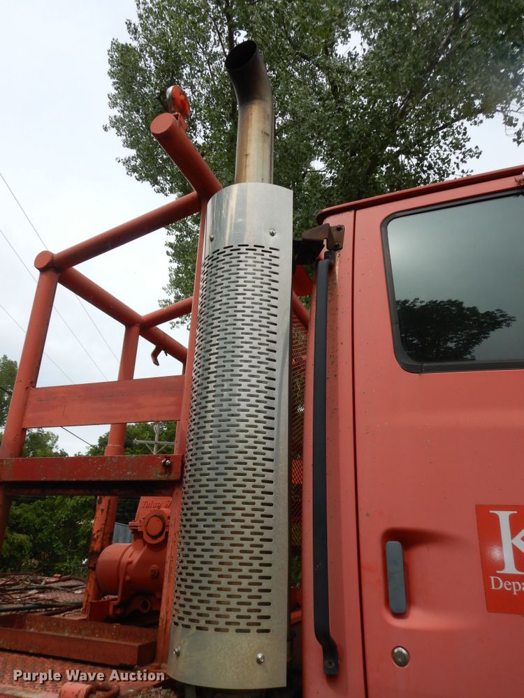 image for item KS9795 2001 Sterling L9500  winch truck