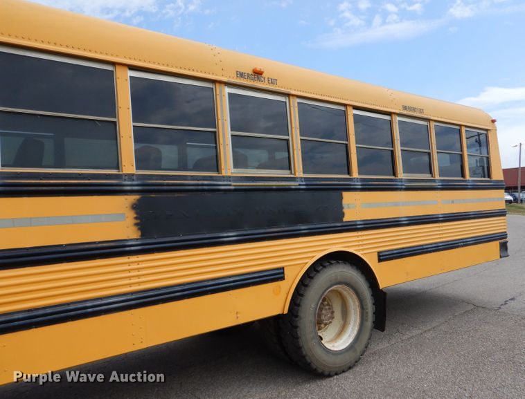 image for item LB9785 1997 International 3800  school bus