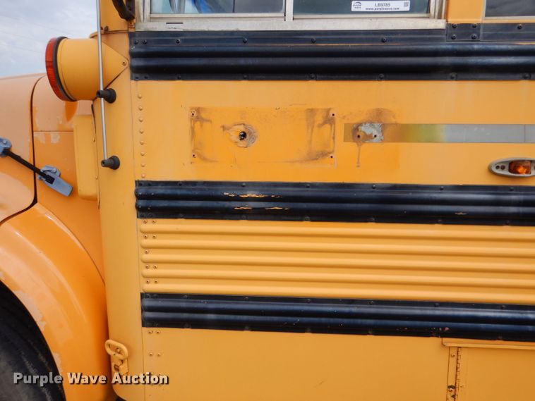 image for item LB9785 1997 International 3800  school bus