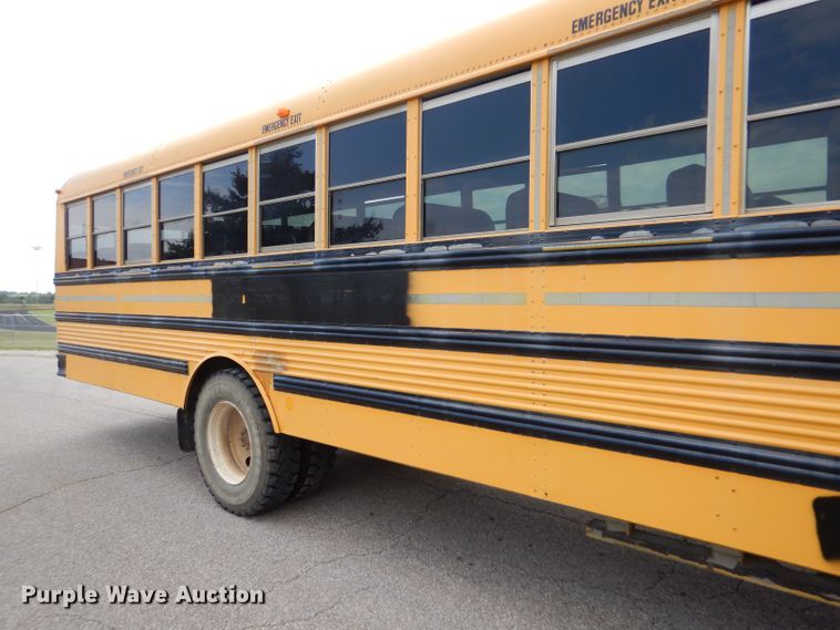 image for item LB9785 1997 International 3800  school bus