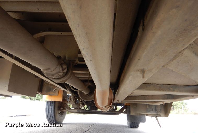 image for item LB9785 1997 International 3800  school bus