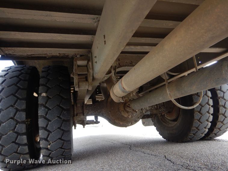 image for item LB9785 1997 International 3800  school bus