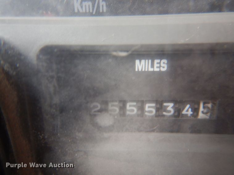 image for item LB9785 1997 International 3800  school bus