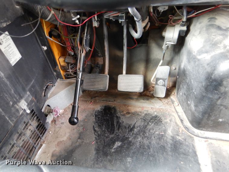 image for item LB9785 1997 International 3800  school bus