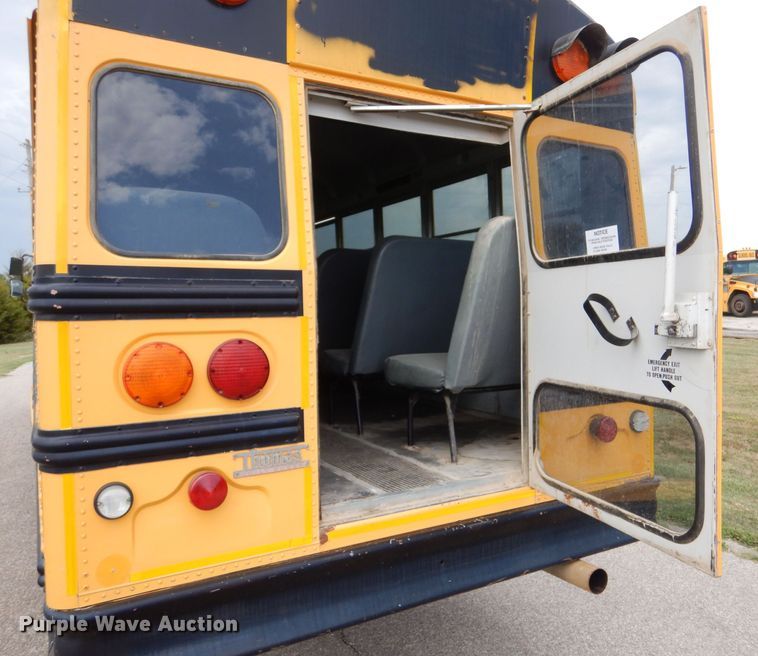 image for item LB9785 1997 International 3800  school bus