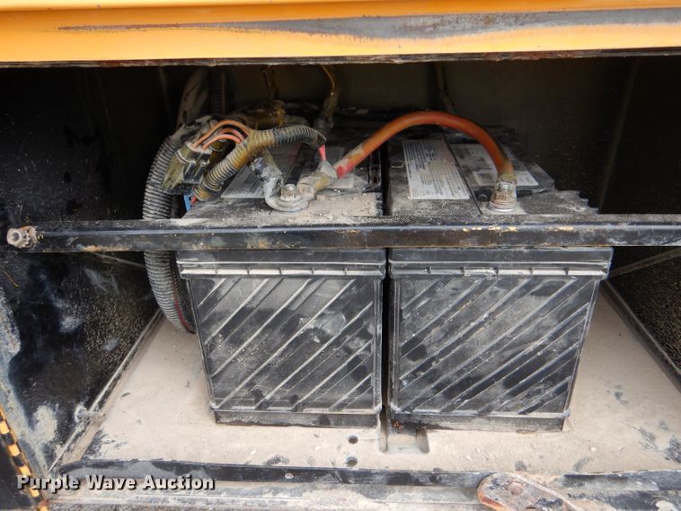 image for item LB9785 1997 International 3800  school bus