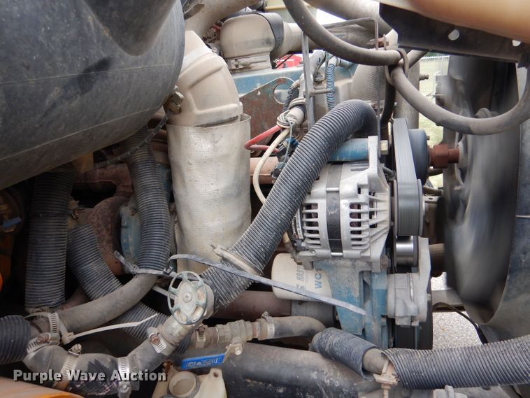 image for item LB9785 1997 International 3800  school bus