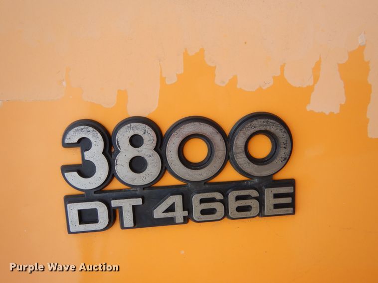 image for item LB9785 1997 International 3800  school bus