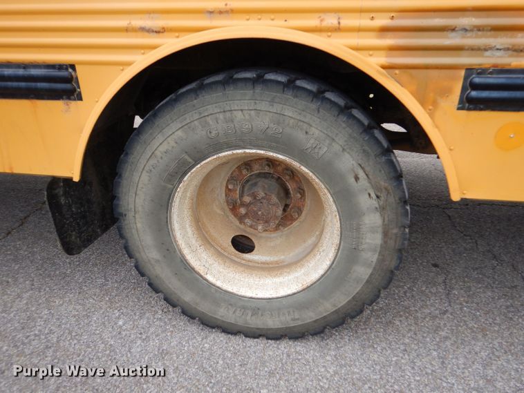 image for item LB9785 1997 International 3800  school bus