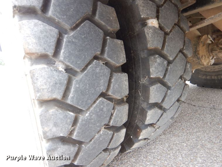 image for item LB9785 1997 International 3800  school bus