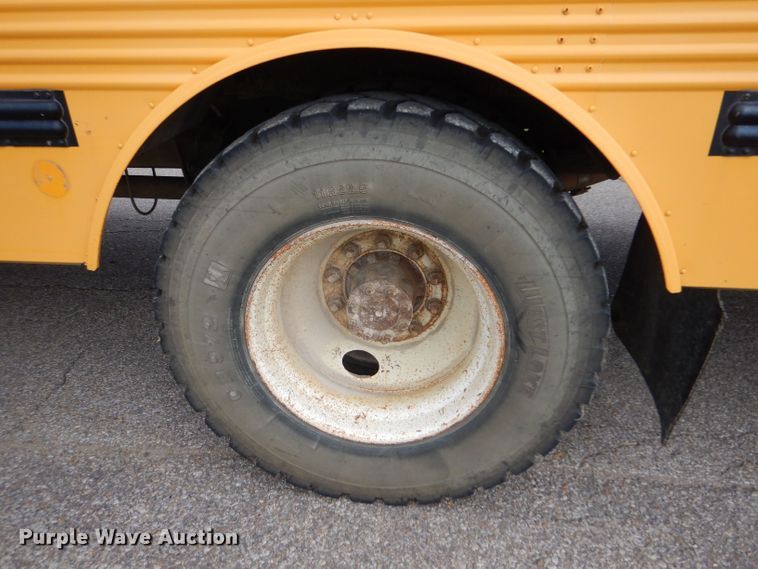 image for item LB9785 1997 International 3800  school bus