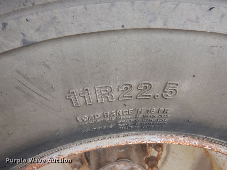 image for item LB9785 1997 International 3800  school bus