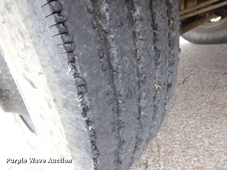 image for item LB9785 1997 International 3800  school bus