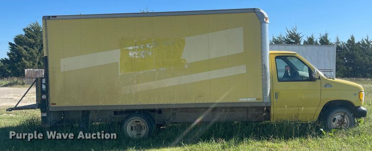 image for item LF9258 1998 Ford Econoline E350  box truck