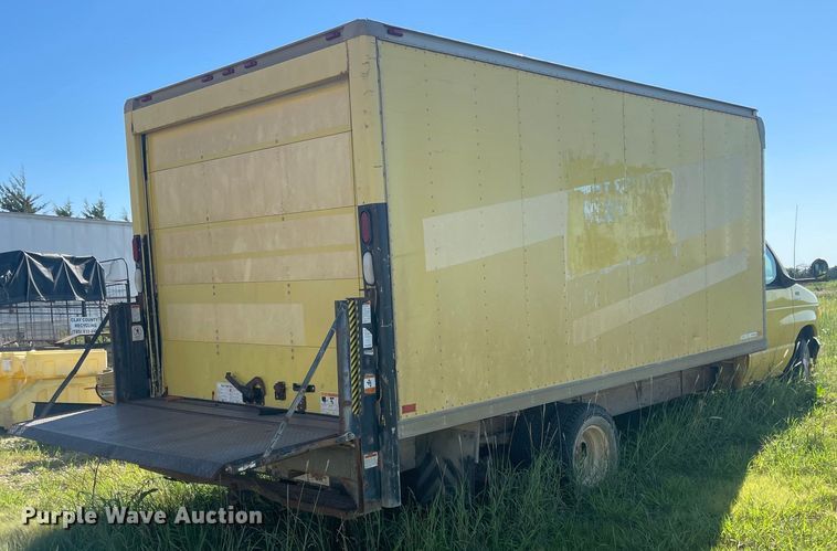 image for item LF9258 1998 Ford Econoline E350  box truck