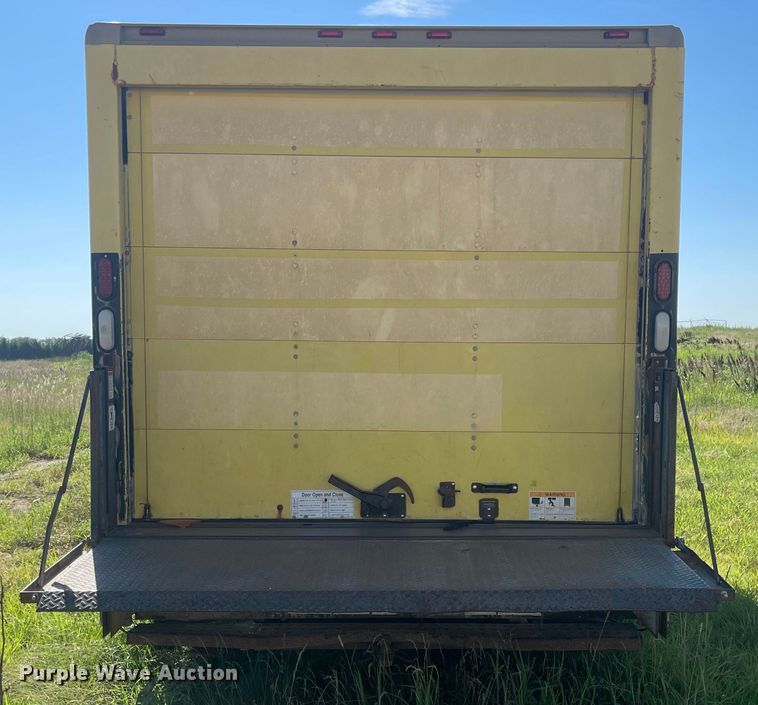 image for item LF9258 1998 Ford Econoline E350  box truck