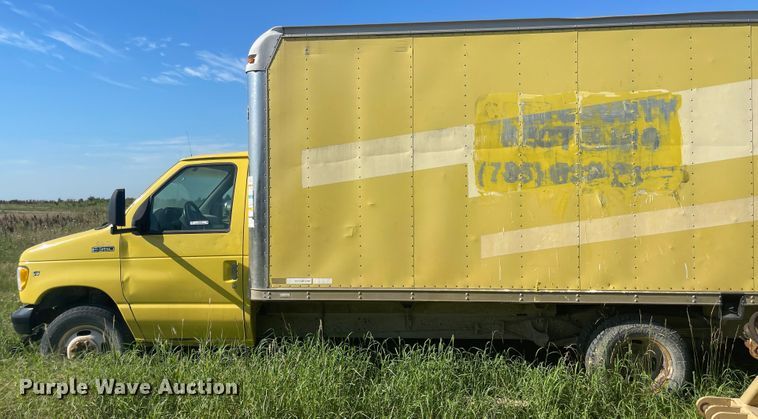 image for item LF9258 1998 Ford Econoline E350  box truck