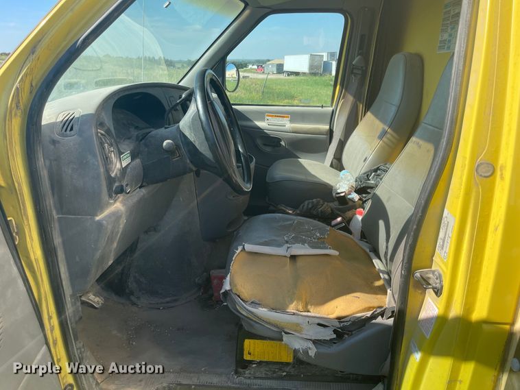 image for item LF9258 1998 Ford Econoline E350  box truck