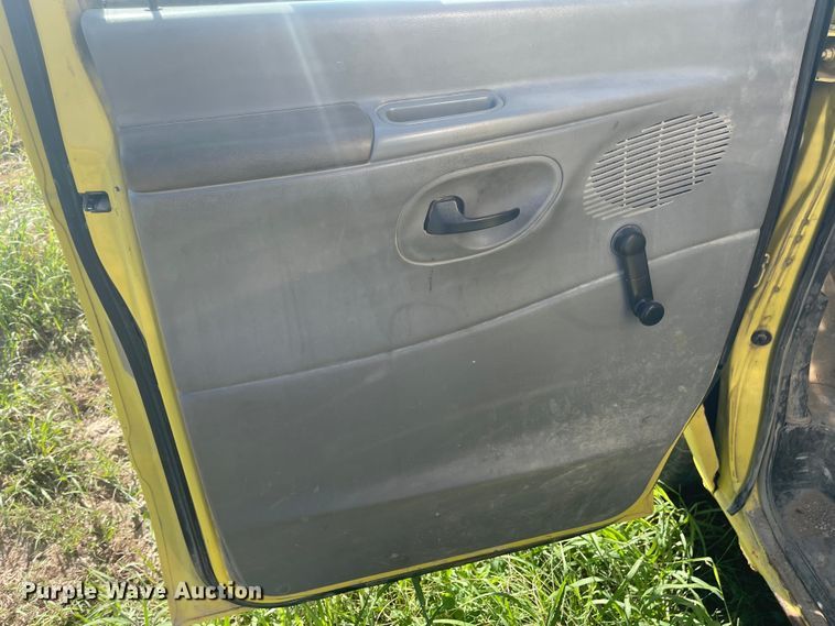 image for item LF9258 1998 Ford Econoline E350  box truck