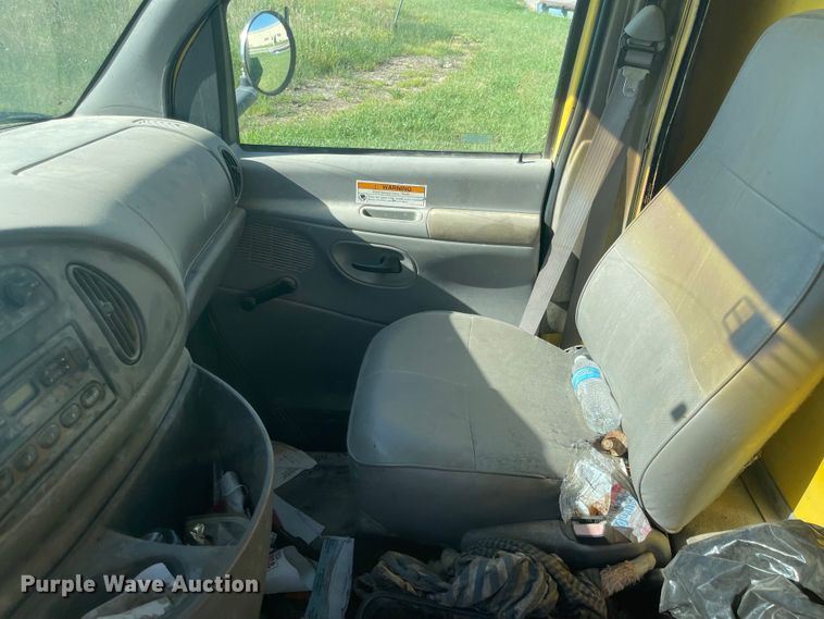 image for item LF9258 1998 Ford Econoline E350  box truck