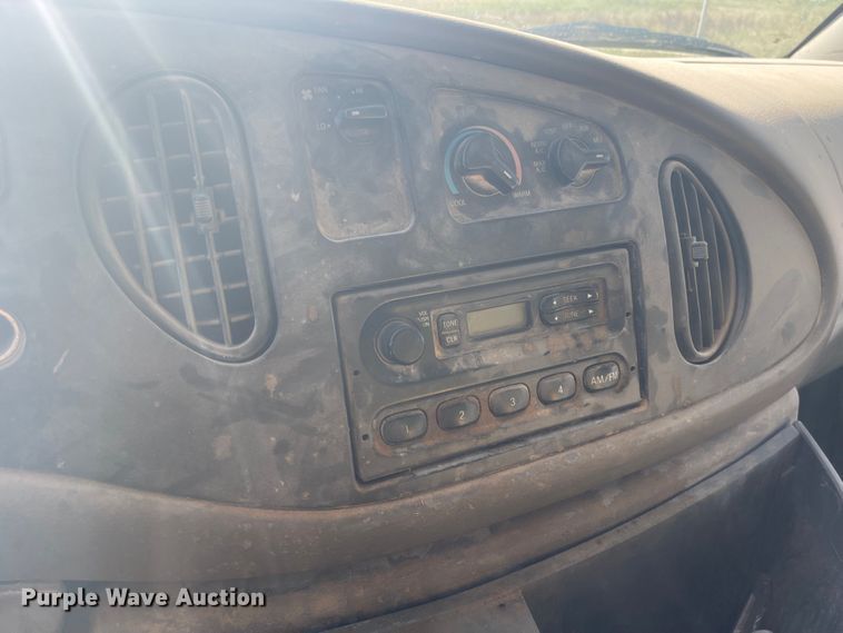 image for item LF9258 1998 Ford Econoline E350  box truck