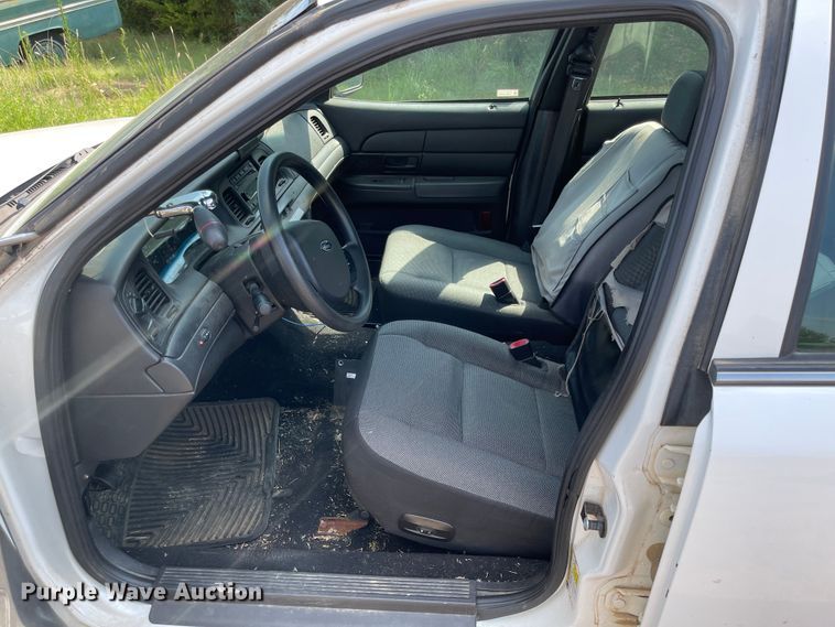 image for item LF9264 2010 Ford Crown Victoria Police Interceptor