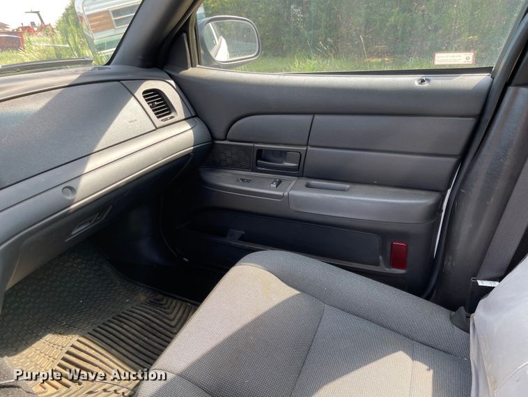 image for item LF9264 2010 Ford Crown Victoria Police Interceptor