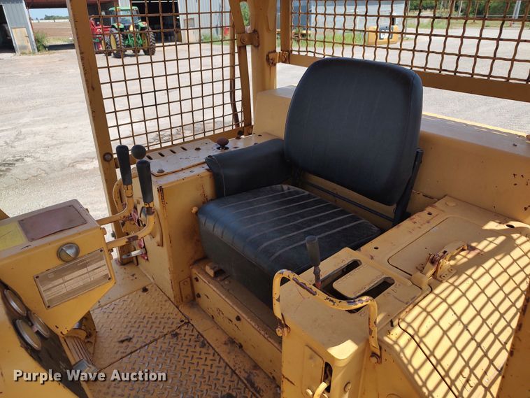 image for item LK9019 1984 Caterpillar D6D  dozer