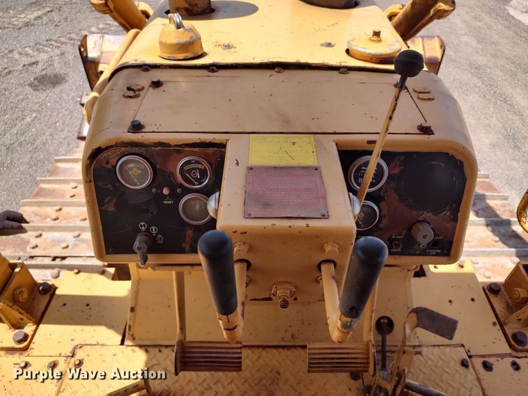 image for item LK9019 1984 Caterpillar D6D  dozer