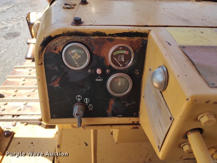 image for item LK9019 1984 Caterpillar D6D  dozer