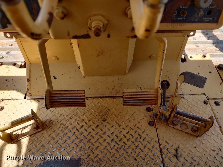 image for item LK9019 1984 Caterpillar D6D  dozer