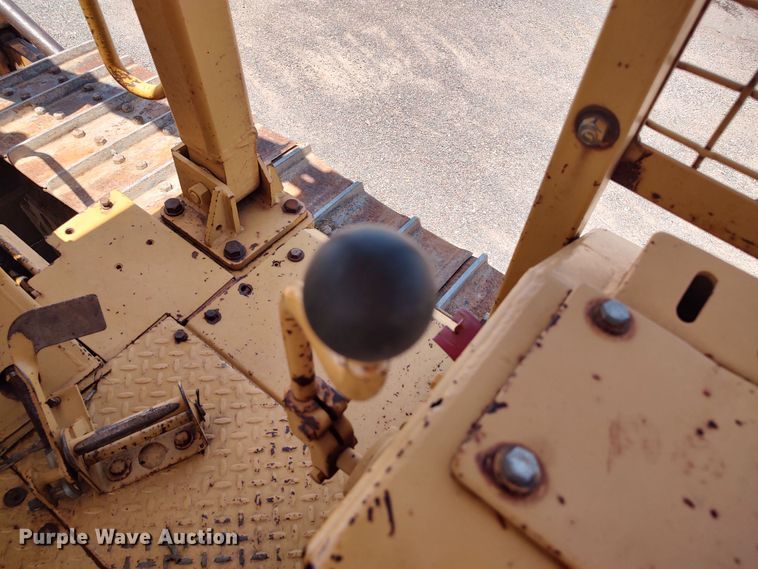 image for item LK9019 1984 Caterpillar D6D  dozer