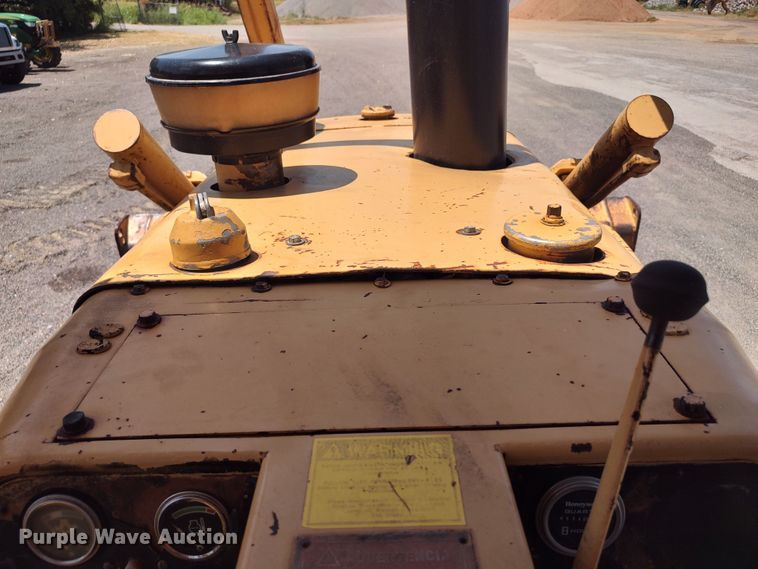 image for item LK9019 1984 Caterpillar D6D  dozer
