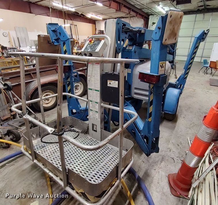 image for item LK9036 2002 Genie TMZ50  boom lift