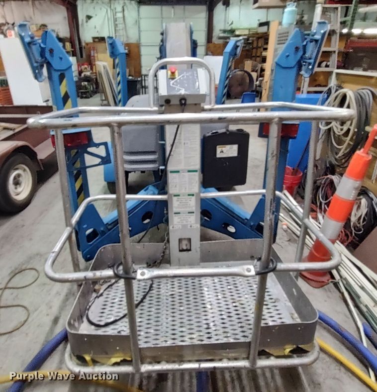image for item LK9036 2002 Genie TMZ50  boom lift