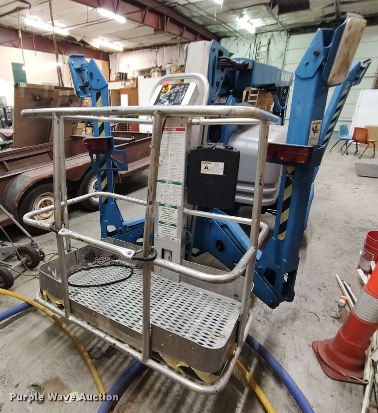 image for item LK9036 2002 Genie TMZ50  boom lift