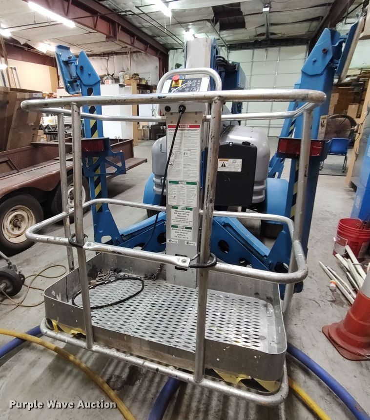 image for item LK9036 2002 Genie TMZ50  boom lift