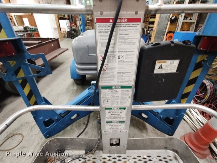 image for item LK9036 2002 Genie TMZ50  boom lift