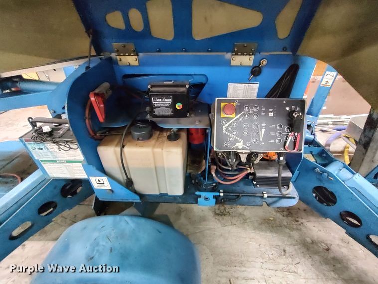 image for item LK9036 2002 Genie TMZ50  boom lift