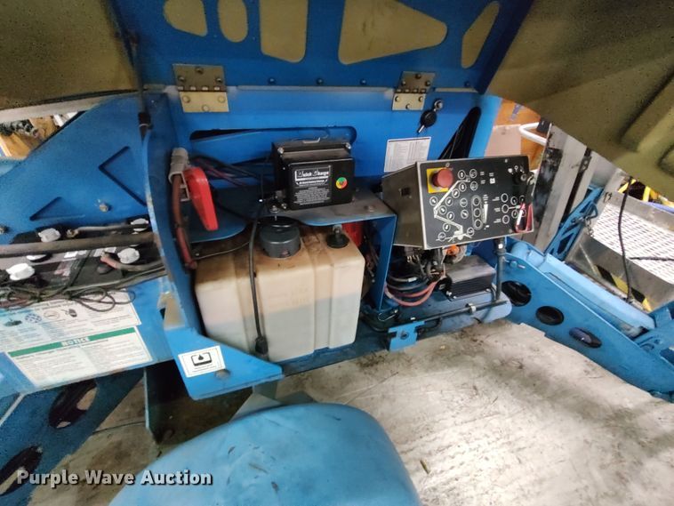 image for item LK9036 2002 Genie TMZ50  boom lift