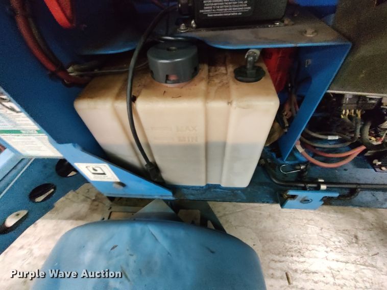 image for item LK9036 2002 Genie TMZ50  boom lift