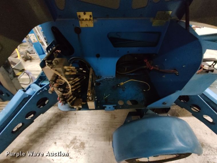 image for item LK9036 2002 Genie TMZ50  boom lift