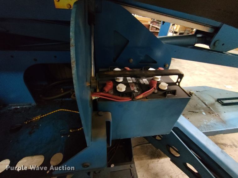 image for item LK9036 2002 Genie TMZ50  boom lift