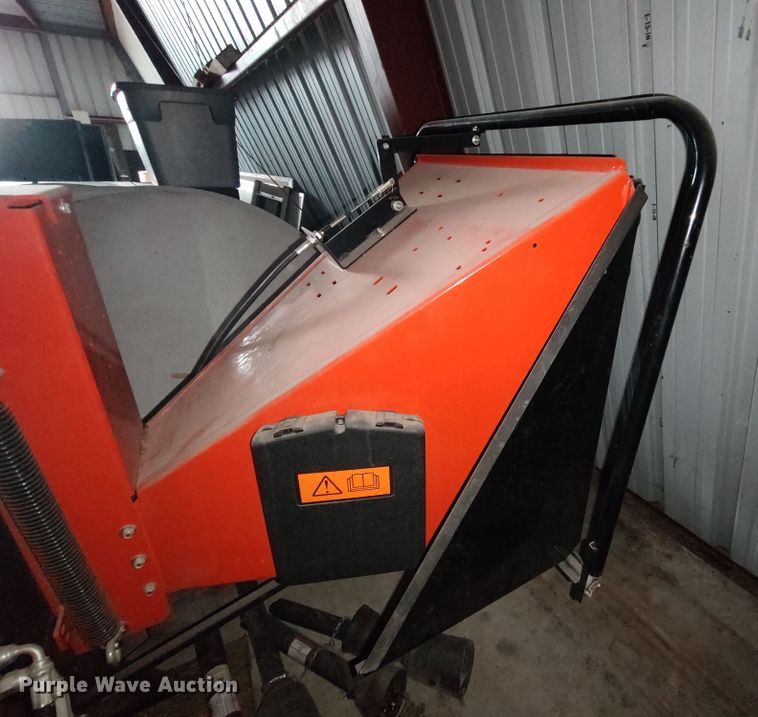 image for item LK9037 Echo Bearcat 72854  wood chipper