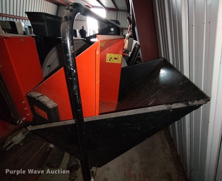 image for item LK9037 Echo Bearcat 72854  wood chipper